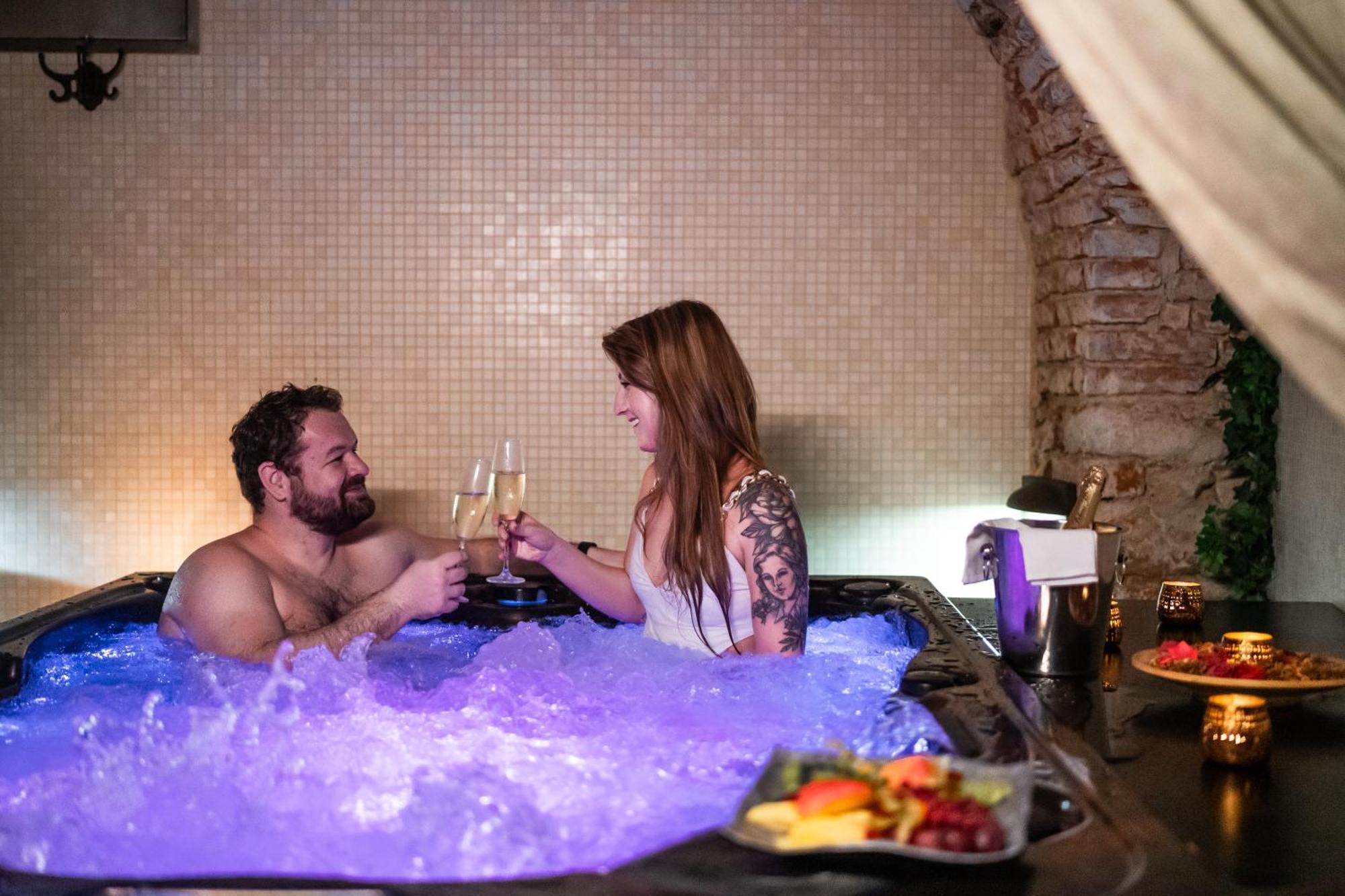 Hotel Sladovna Cerna Hora Ngoại thất bức ảnh